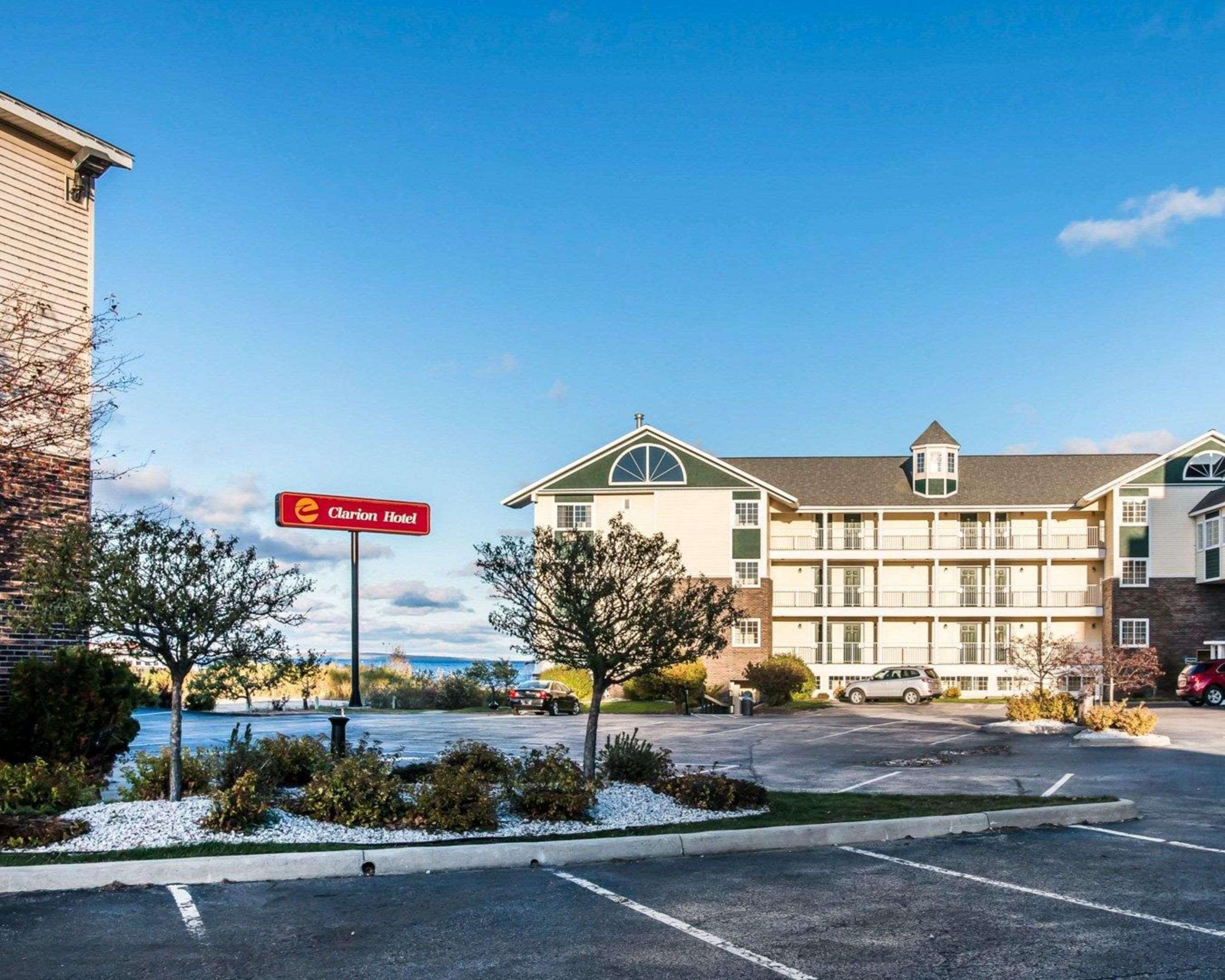 Clarion Hotel Beachfront Маккино Сити Экстерьер фото